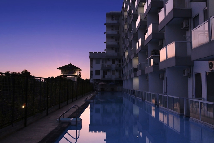 Imagen de la piscina del Hotel Indoluxe Rent Apartment Jogja. Foto 9