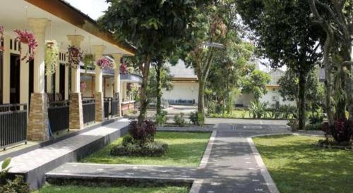 Imagen general del Hotel Indra Djaya. Foto 7