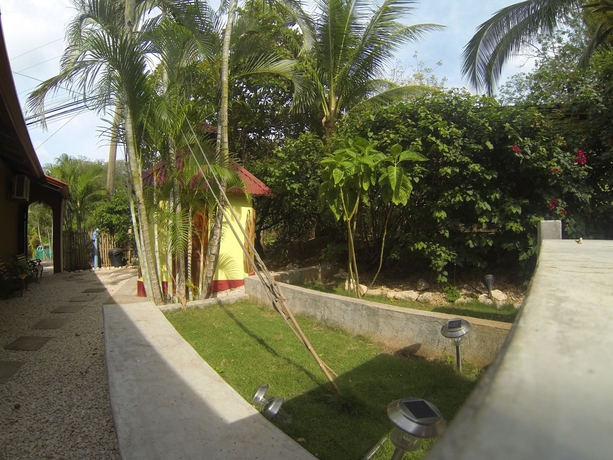 Imagen de los exteriores del Hotel Indra Inn. Foto 11