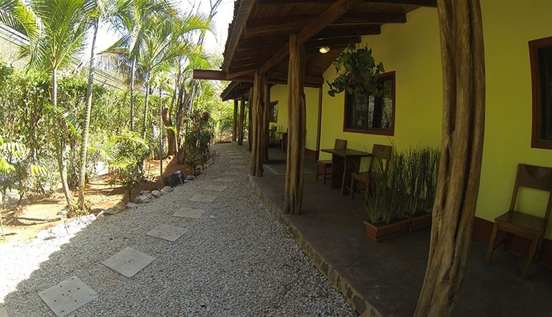 Imagen de los exteriores del Hotel Indra Inn. Foto 12