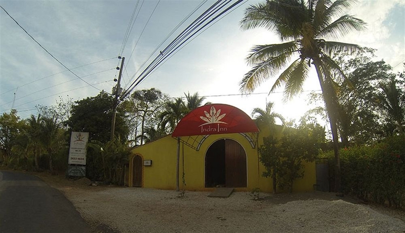 Imagen de los exteriores del Hotel Indra Inn. Foto 13