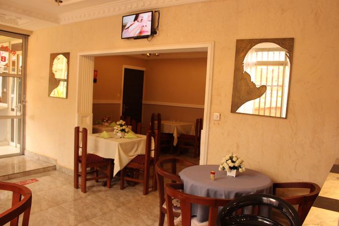 Imagen del bar/restaurante del Hotel Indra, Yaound&eacute;. Foto 2