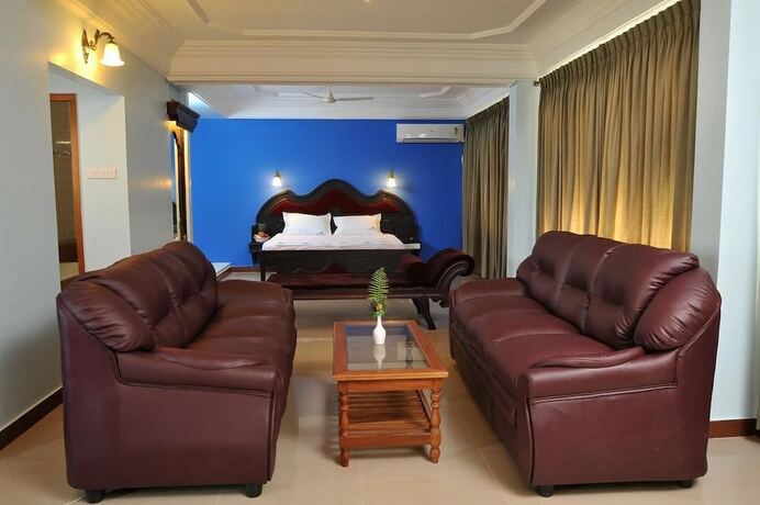 Imagen de la habitación del Hotel Indraprastha Beach Resort. Foto 27