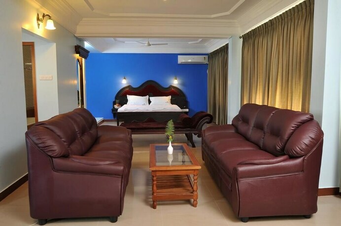 Imagen de la habitación del Hotel Indraprastha Beach Resort. Foto 29