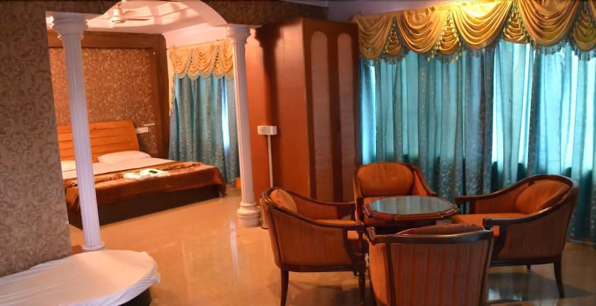 Imagen de la habitación del Hotel Indraprastha, Pachmarhi. Foto 13