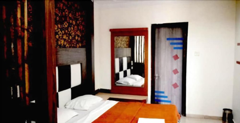 Imagen de la habitación del Hotel Indraprastha, Pachmarhi. Foto 14