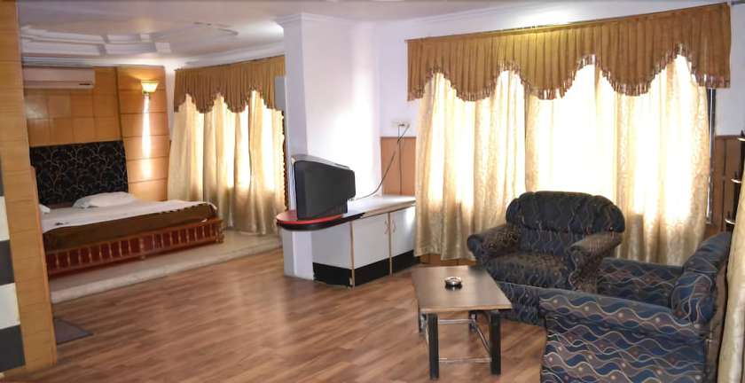 Imagen de la habitación del Hotel Indraprastha, Pachmarhi. Foto 16