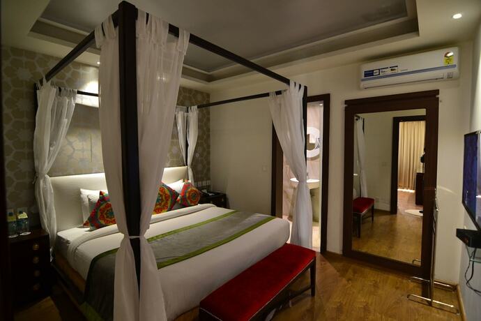 Imagen de la habitación del Hotel Indraprastha Spa Resort. Foto 16