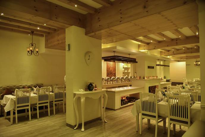 Imagen del bar/restaurante del Hotel Indriya Wayanad. Foto 6