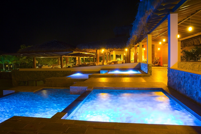 Imagen de los interiores del Hotel Indura Beach and Golf Resort, Curio Collection By Hilton. Foto 8