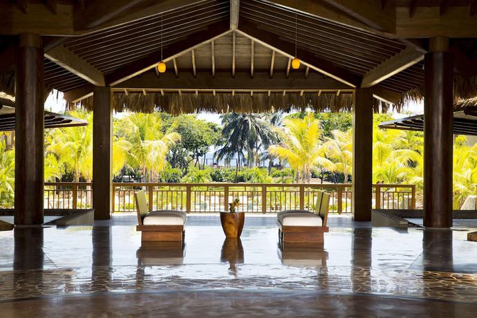 Imagen de los interiores del Hotel Indura Beach and Golf Resort, Curio Collection By Hilton. Foto 18