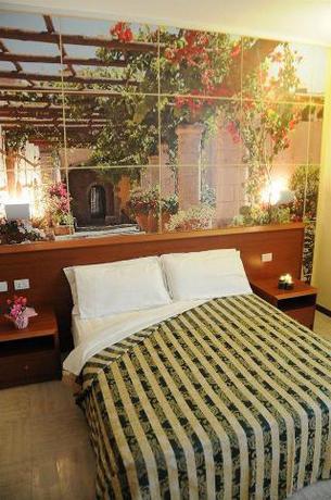 Imagen de la habitación del Hotel Industria. Foto 4