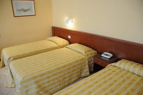 Imagen de la habitación del Hotel Industria. Foto 5