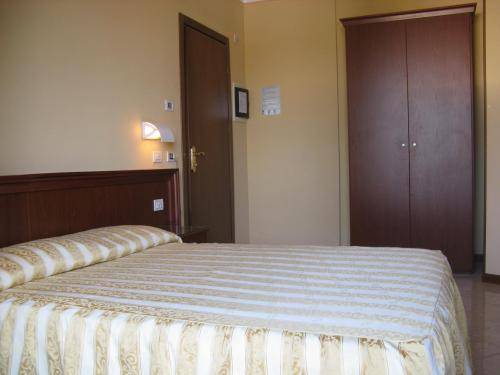 Imagen de la habitación del Hotel Industria. Foto 6