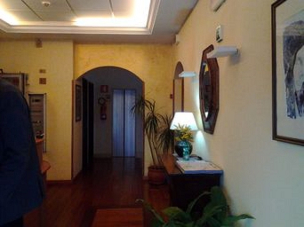 Imagen de los interiores del Hotel Industrial. Foto 12