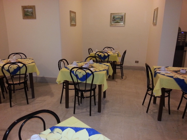 Imagen del bar/restaurante del Hotel Industrial. Foto 3