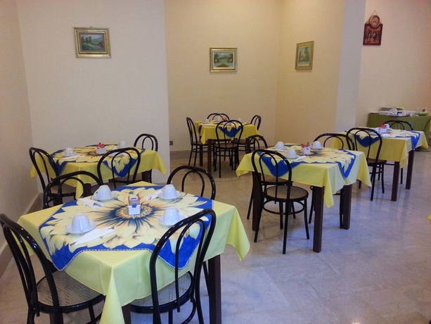 Imagen del bar/restaurante del Hotel Industrial. Foto 4