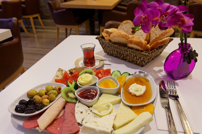 Imagen del bar/restaurante del Hotel Inera Pendik. Foto 4