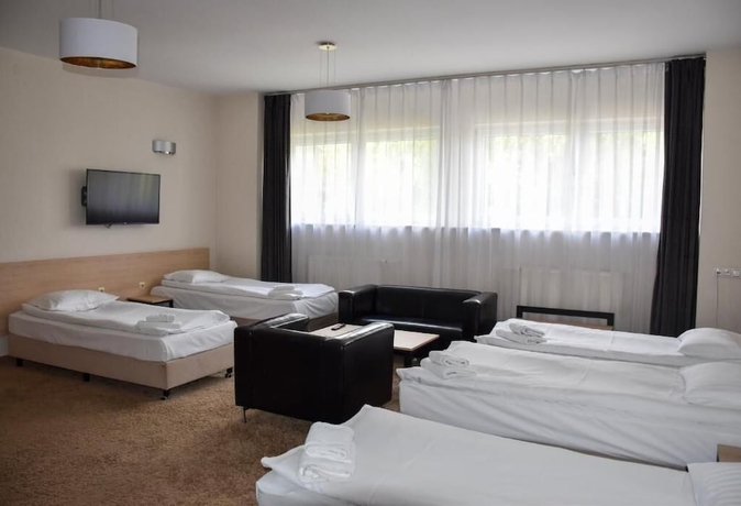 Imagen de la habitación del Hotel Iness. Foto 7