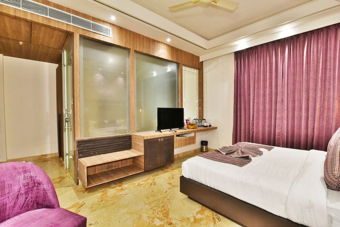 Imagen de la habitación del Hotel Infa. Foto 6
