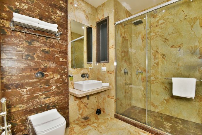 Imagen de la habitación del Hotel Infa. Foto 13