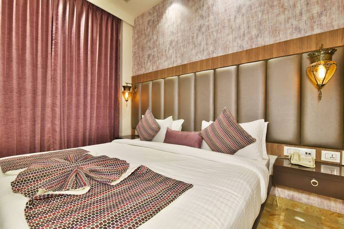 Imagen de la habitación del Hotel Infa. Foto 15