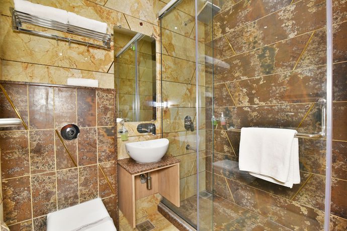 Imagen de la habitación del Hotel Infa. Foto 18