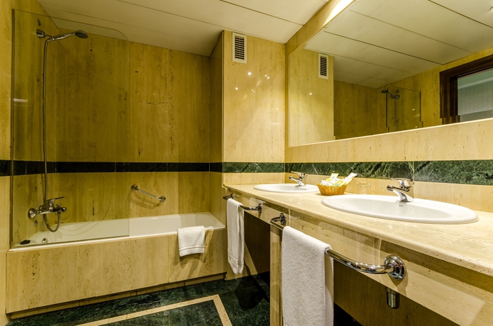 Imagen de la habitación del Hotel Infanta Cristina. Foto 5