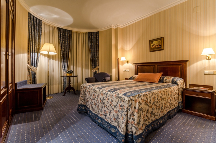 Imagen de la habitación del Hotel Infanta Cristina. Foto 6