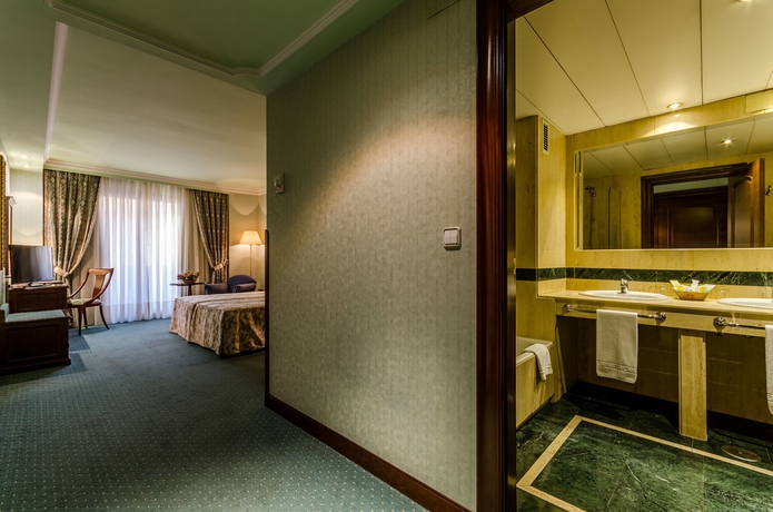 Imagen de la habitación del Hotel Infanta Cristina. Foto 12