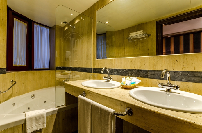 Imagen de la habitación del Hotel Infanta Cristina. Foto 13