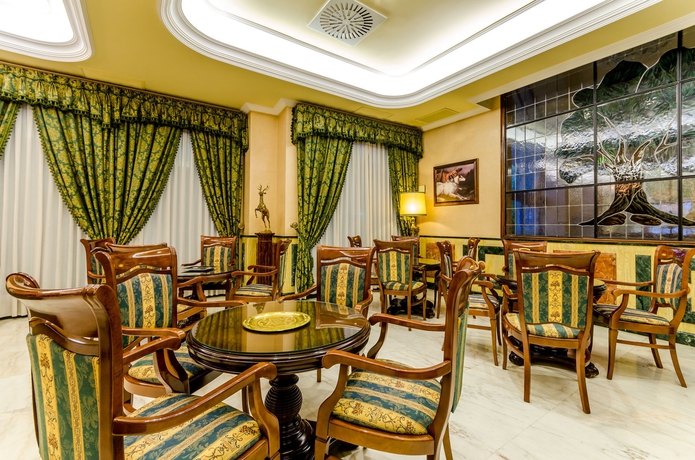 Imagen de los interiores del Hotel Infanta Cristina. Foto 15