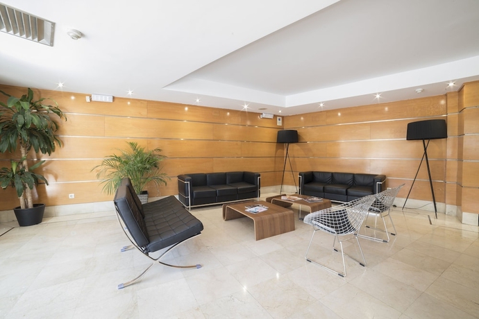 Imagen de los interiores del Hotel Infanta Mercedes. Foto 14