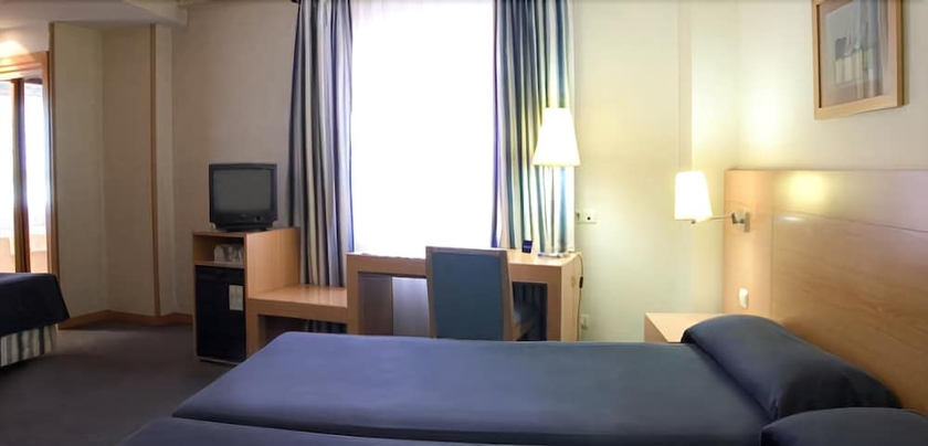 Imagen de la habitación del Hotel Infanta Mercedes. Foto 8