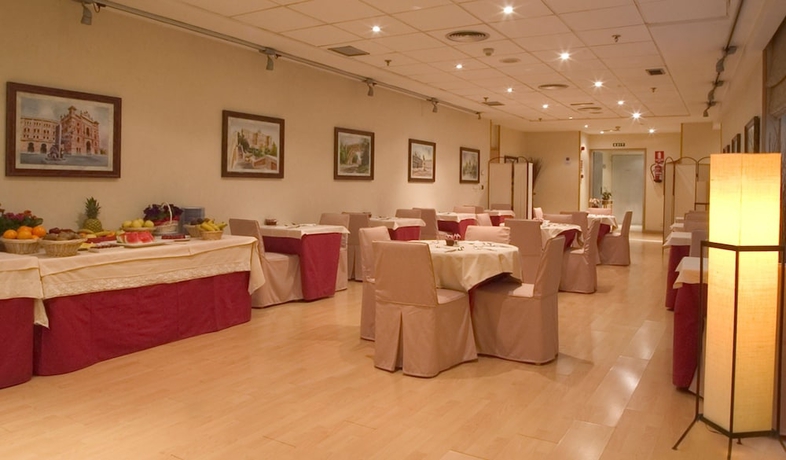 Imagen del bar/restaurante del Hotel Infanta Mercedes. Foto 3