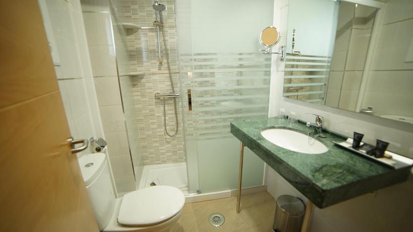 Imagen de la habitación del Hotel Infante Antequera. Foto 5