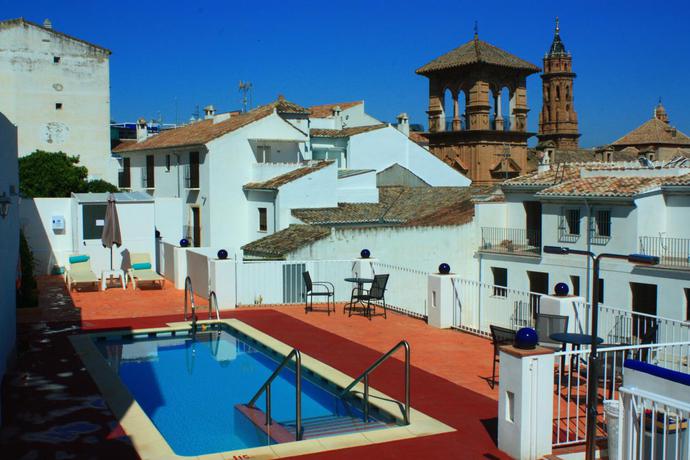 Imagen de la piscina del Hotel Infante Antequera. Foto 13