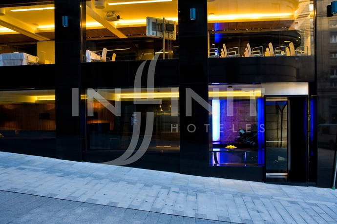 Imagen de los exteriores del Hotel Inffinit. Foto 12