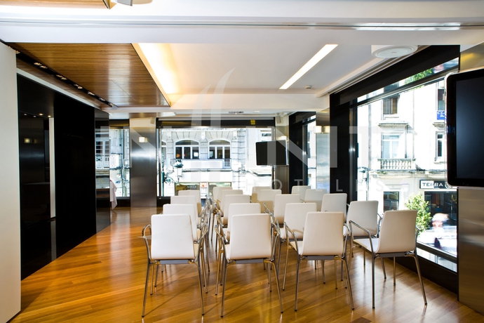 Imagen de los interiores del Hotel Inffinit. Foto 14