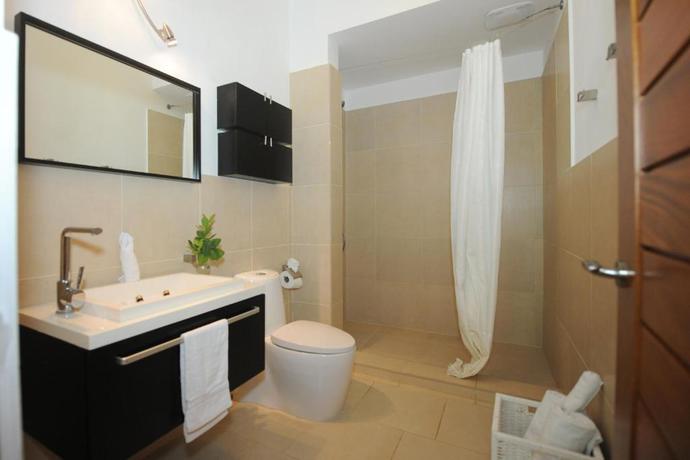 Imagen general del Hotel Infiniti Blu Luxury Ocean Front Condos. Foto 8