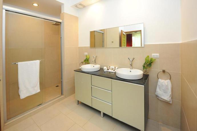 Imagen general del Hotel Infiniti Blu Luxury Ocean Front Condos. Foto 11
