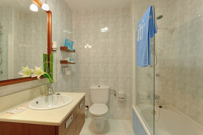 Imagen de la habitación del Hotel Infinity Bay Spa and Beach Resort. Foto 8