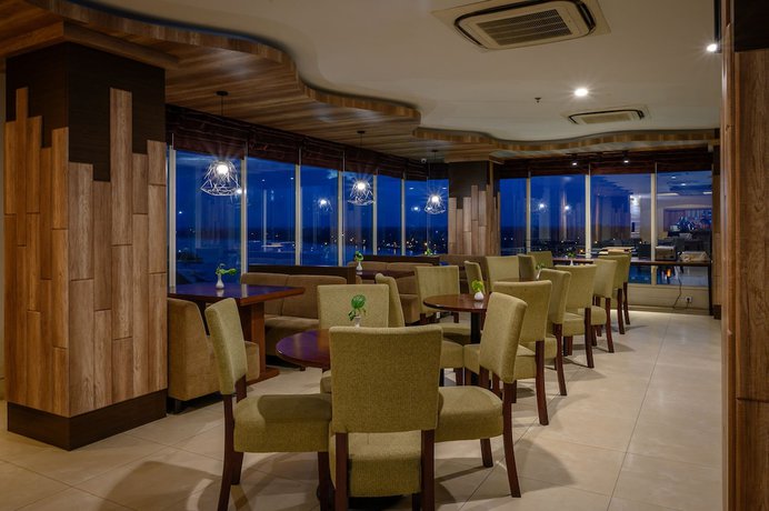 Imagen del bar/restaurante del Hotel Infinity By Tritama Hospitality. Foto 3