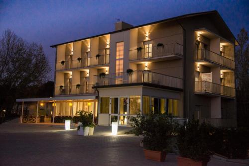 Imagen de los exteriores del Hotel Infinity, Cervia. Foto 19