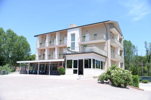 Imagen general del Hotel Infinity, Cervia. Foto 1