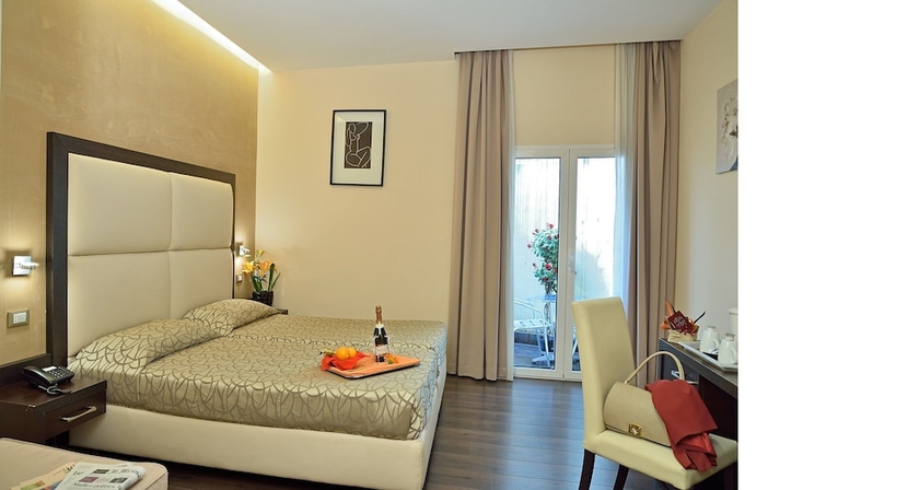 Imagen de la habitación del Hotel Infinity San Pietro. Foto 3