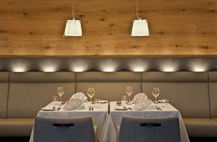 Imagen del bar/restaurante del Hotel Infinity and Conference Resort Munich. Foto 2