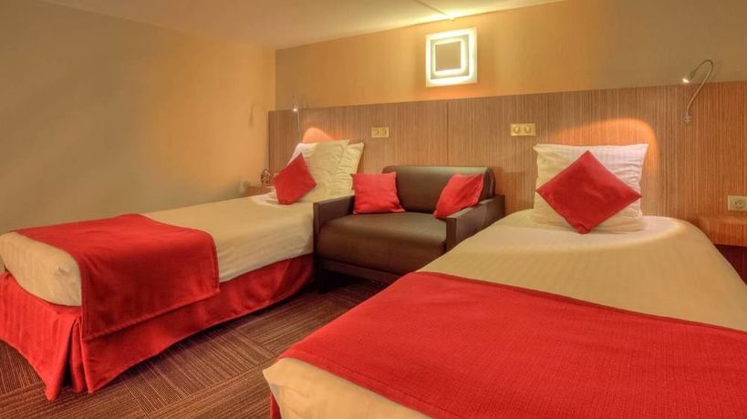 Imagen de la habitación del Hotel Infotel. Foto 9