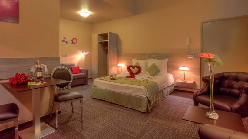 Imagen de la habitación del Hotel Infotel. Foto 11