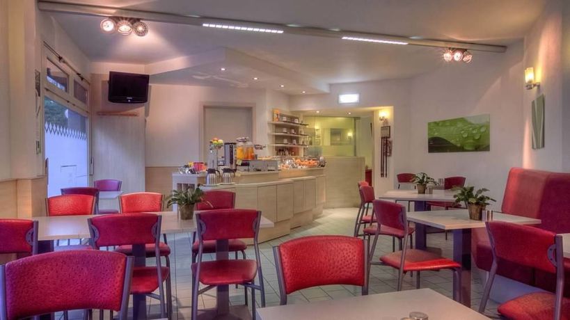 Imagen del bar/restaurante del Hotel Infotel. Foto 3